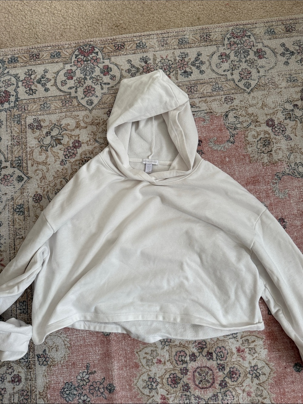 Beyond Yoga Cream Hooded Cropped Pullover Sweater